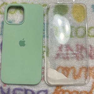 Original silicone case for Iphone 13 Pro Max.